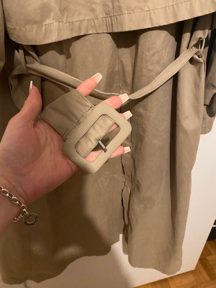 Zara Trenchcoat xs oversized in Erkrath