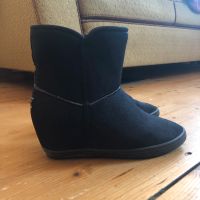 Esprit Damen Gefütterte Winter Stiefel mit Fell Gr. 39 Leipzig - Leipzig, Zentrum Vorschau