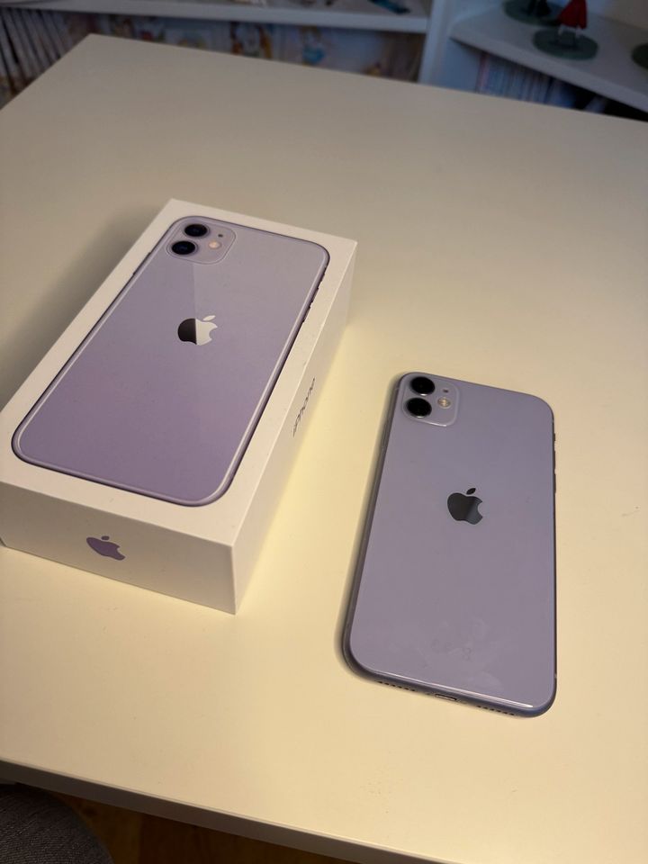 Apple iPhone 11 Violett 64GB in Karlsruhe