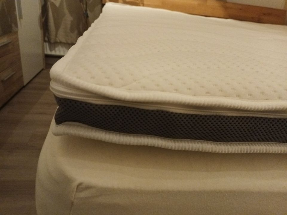 Topper für Matratze 200 x 180 cm - Hochwertig und fast NEU in Hilden