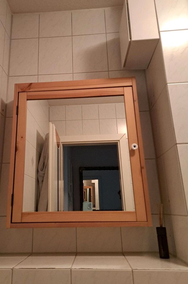 Badezimmer Spiegelschrank Ikea in Bornheim