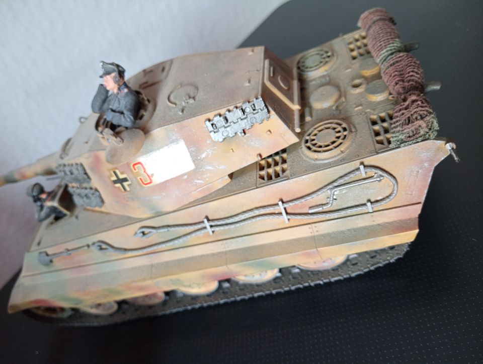 Panzer VI Königstiger Gefechtspause top gebaut und bemalt in Schleswig