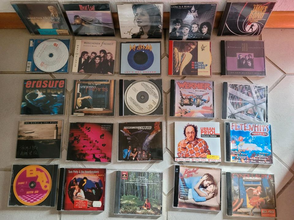 Musik CDS über 240 Stück und Schallplatten in Wipperfürth