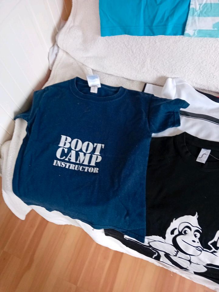 T-shirts, kurze hosen gr. 104 in Langenwetzendorf