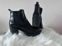 Stiefeletten in schwarz mit Absatz Hannover - Kirchrode-Bemerode-Wülferode Vorschau