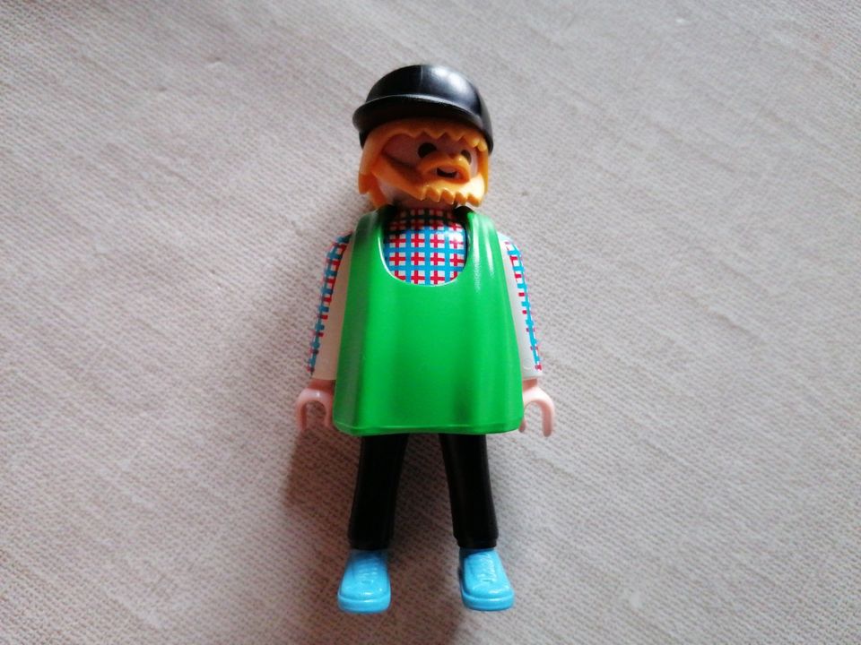 Playmobil Figur mit Schürze in Alsfeld