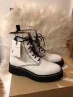 ZARA Boots Stiefeletten Schuhe weiss leder Gr. 39 NEU Nordrhein-Westfalen - Iserlohn Vorschau