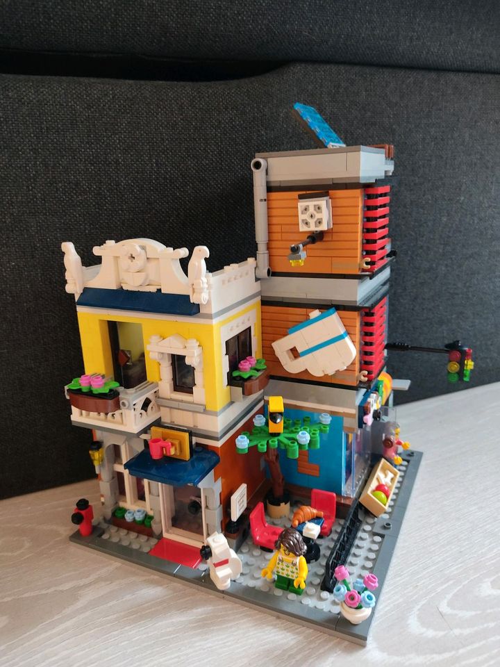 Lego Creator - Stadthaus mit Zoohandlung und Café ( 31097 ) in Zettingen