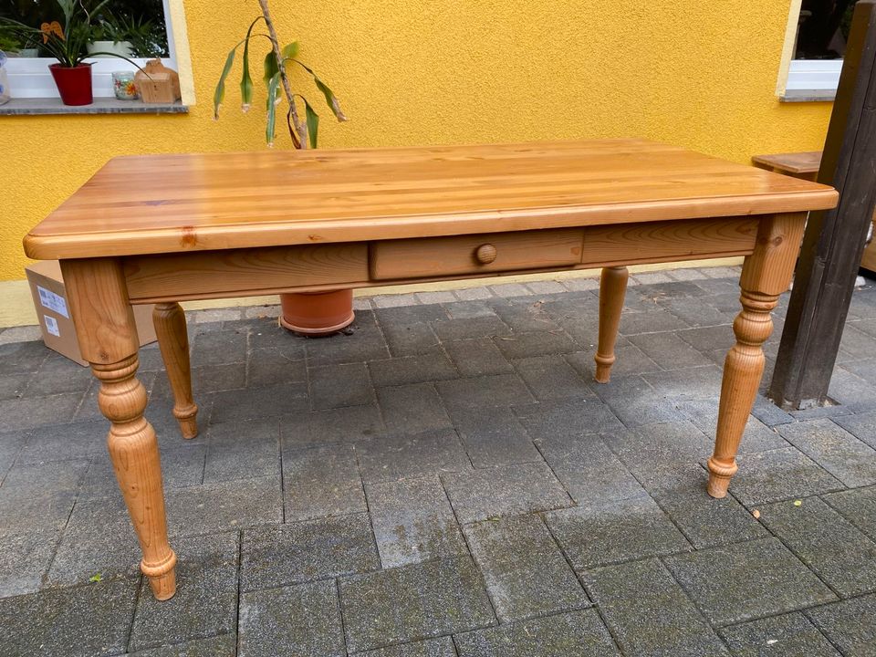 Holztisch mit Schublade in Korschenbroich
