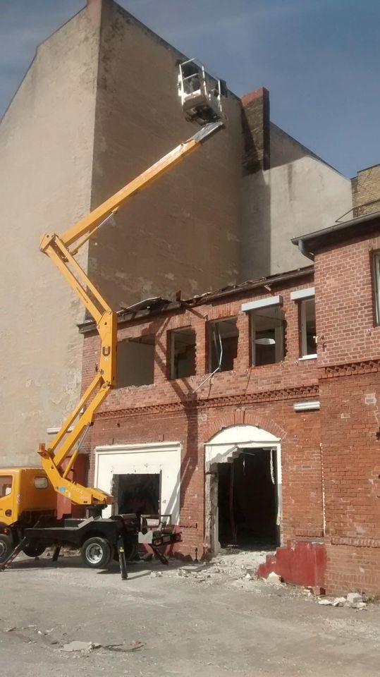 Minikran 260 kg Hubsteiger 25 m kurzfristig mieten Steiger in Berlin