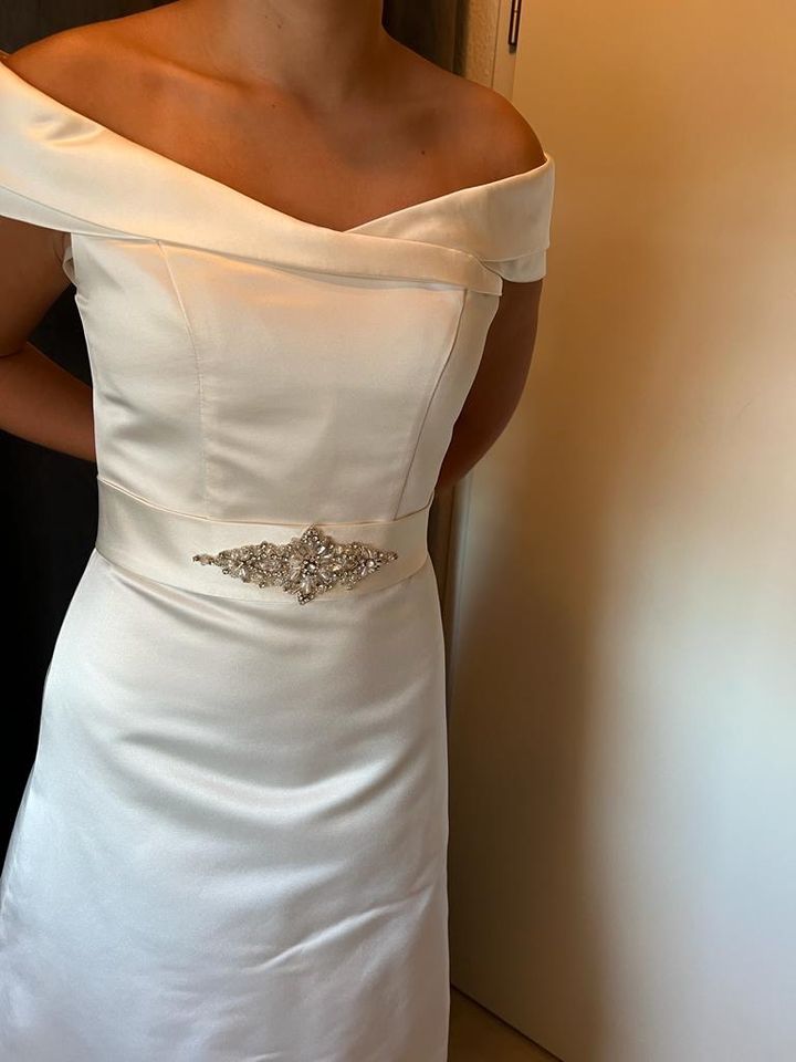 Hochzeitskleid Brautkleid ungetragen Größe 38 in Berlin