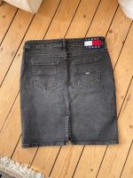 Tommy Hilfiger Jeansrock Denim wie neu Weite 25 Grau Rock Sommer Hannover - Linden-Limmer Vorschau