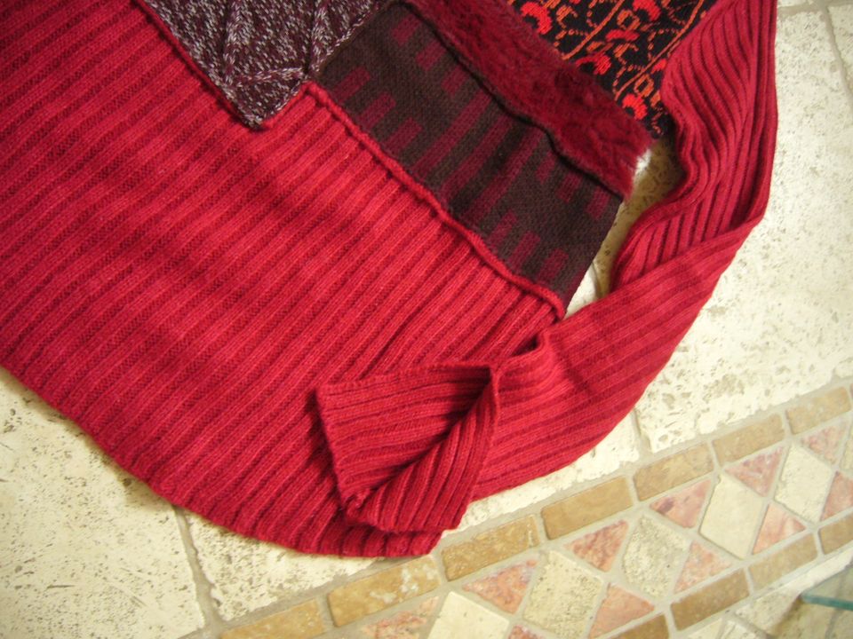 Desigual Pullover rot/bunt Gr. M, Langarm, Rundhals in Kaarst