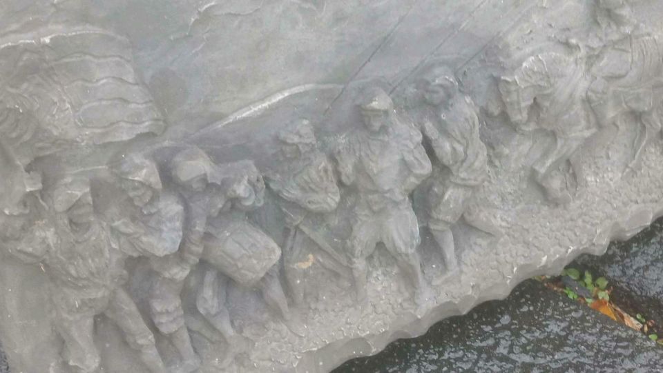 Zinn Relief Kaufmannszug Anno 1500 groß in Wetzlar