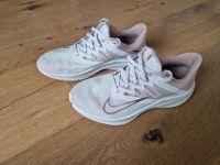 Nike Schuhe Gr. 36,5 Turnschuhe Rosé Niedersachsen - Schwanewede Vorschau