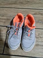 Sportschuhe Turnschuhe Gr. 33 in grau Bayern - Marktbreit Vorschau