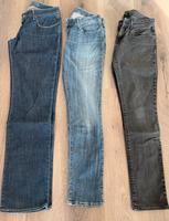 2 Jeanshosen Levi’s Bold Curve Schnitt 31/32 TOP Niedersachsen - Adendorf Vorschau