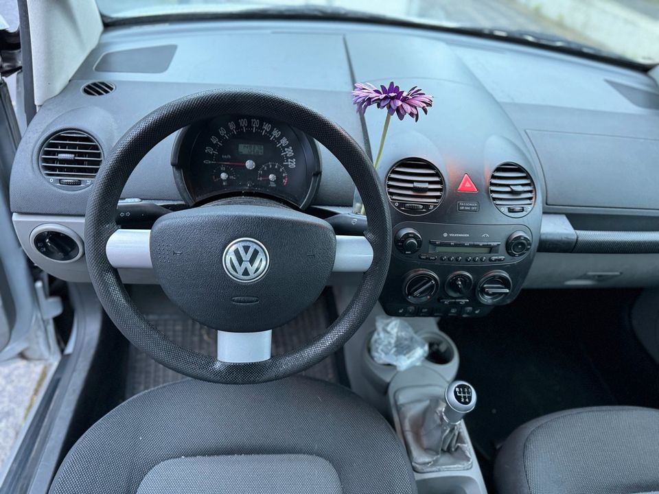 Volkswagen beetle Cabrio klima SHZ sehr gepflegt in Nürnberg (Mittelfr)