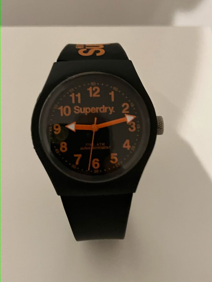 Superdry Quartz Uhr schwarz-orange in Wiesbaden