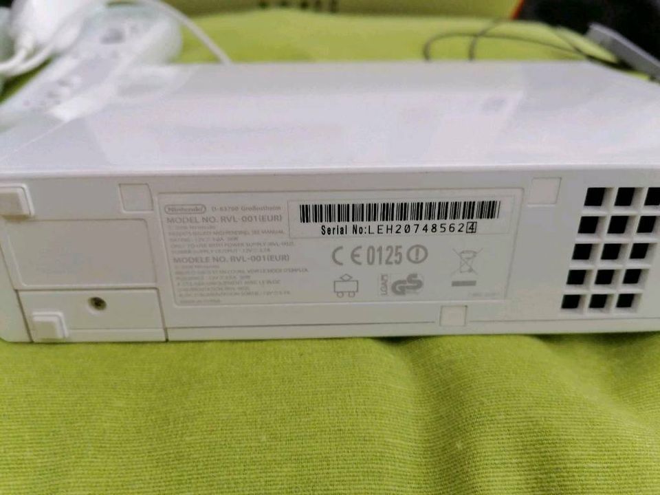 Nintendo Wii mit Zubehör, neuwertig in Brüggen