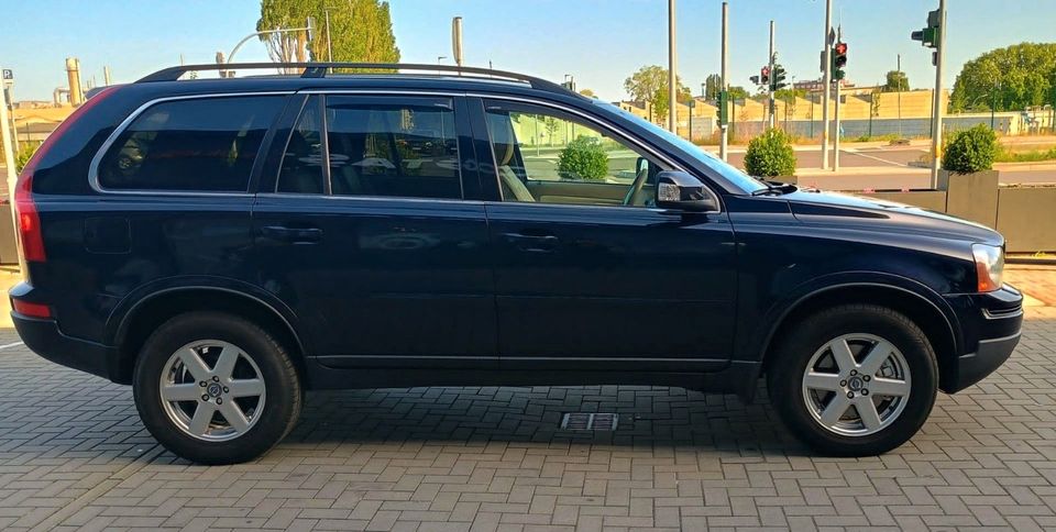 Volvo XC90 D5 Geartronic 7-Sitzer !!!TÜV bis 04.2026!! in Berlin