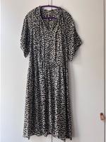 ARKET leichtes Sommerkleid in Leo Optik Größe 36 schwarz/weiß München - Au-Haidhausen Vorschau