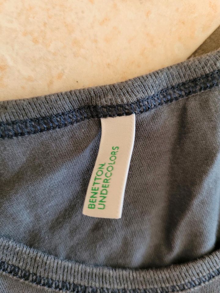 Benetton Tshirt Größe S grau in Gudensberg