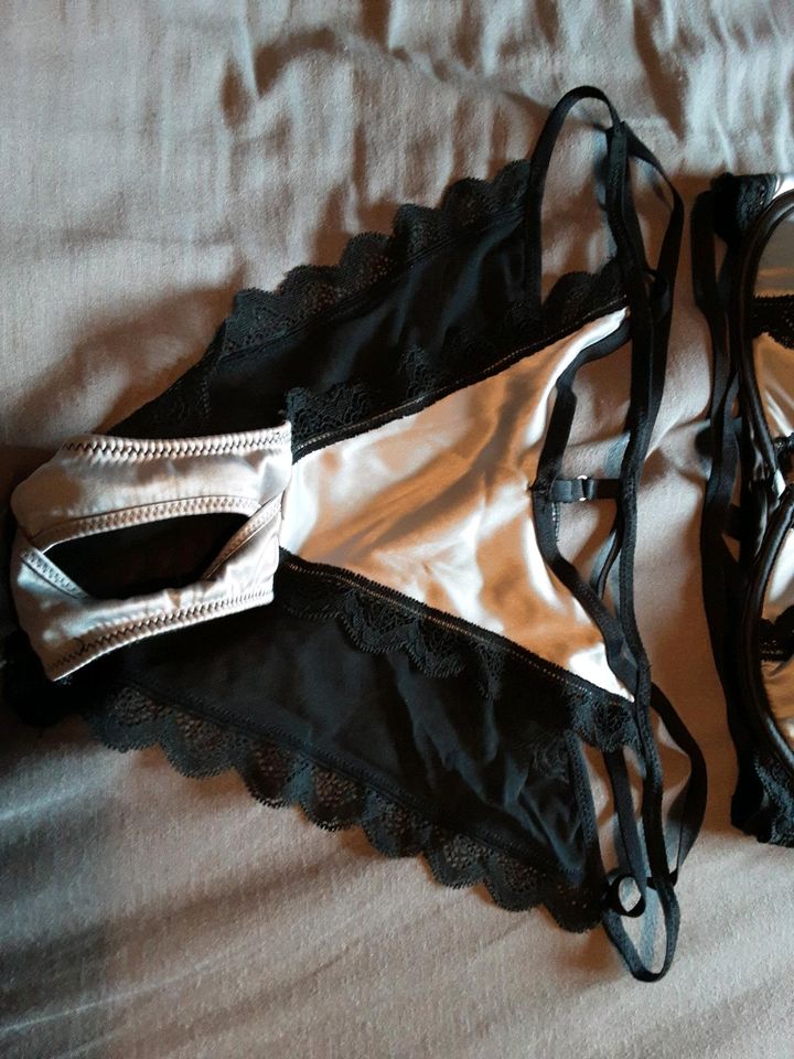 Hunkemöller Private Collection Set BH 75D in Rodgau