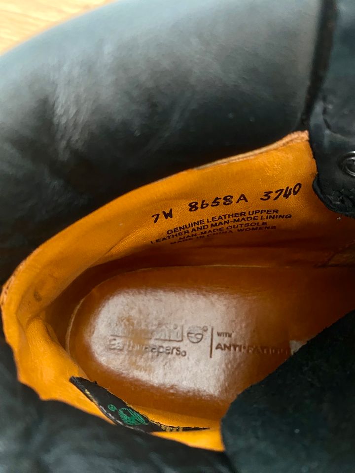 Schwarz graue wasserfeste Timberland Boots Stiefel in Berlin