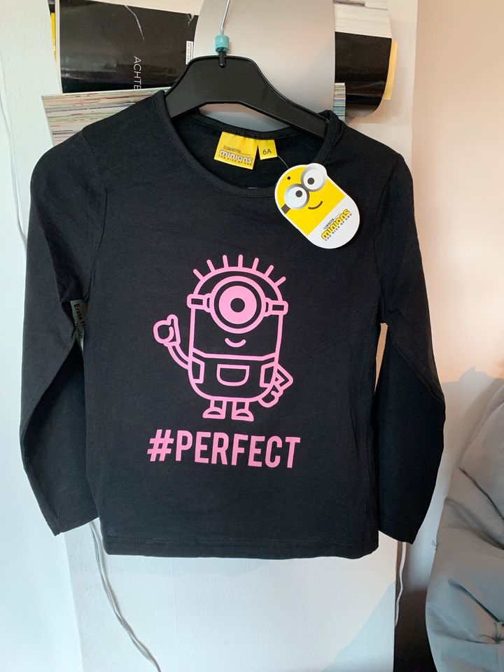 Minions Langarmshirt Größe 116 (6 Jahre) in Düsseldorf