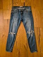 Sehr gut erhaltene Jeans zara Gr. 36 blau Röhre Used Knie auf Hessen - Flieden Vorschau