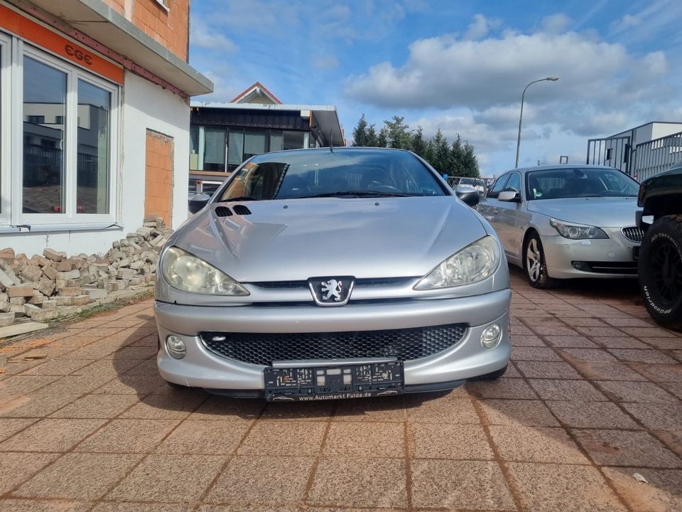 Peugeot 206 CC Cabrio / 8-Fach bereift / TÜV: 05.2025 / Klima in Fulda