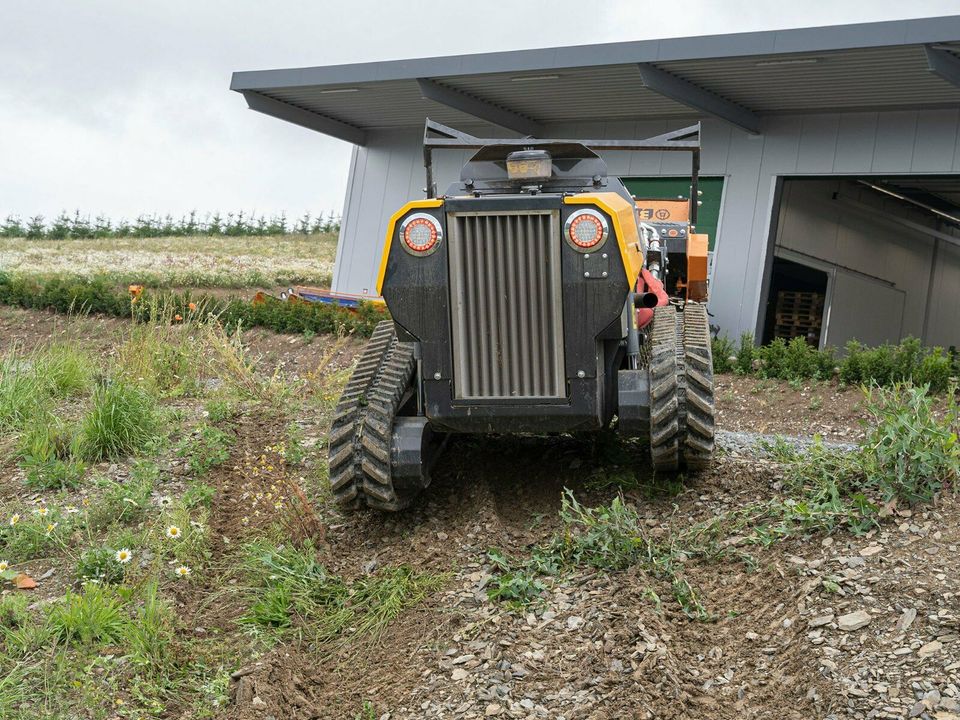 Herder und Timan Mähraupe / Mulchraupe / Funkraupe / Geräteträger in Schmallenberg