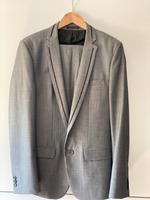 Eleganter Herrenanzug von Zara in Grau mit schwarzen Paspeln Baden-Württemberg - Mühlhausen im Täle Vorschau