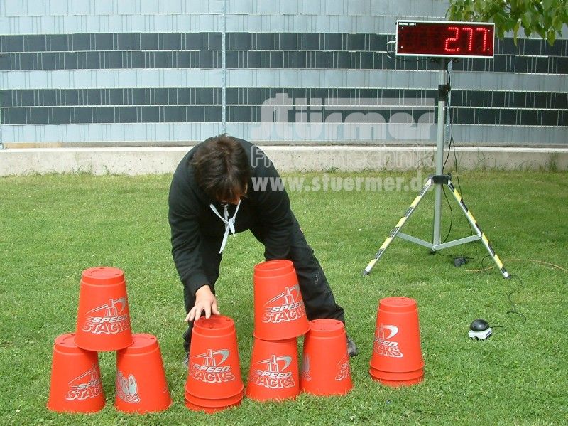 Becherstapeln XL mieten, Riesen-Speed-Stacking für Ihr Event in Saarwellingen