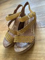 Tamaris Sandalen gelb Curry 38 Neu ohne Etikett inklusive Versand Bayern - Neukirchen vorm Wald Vorschau