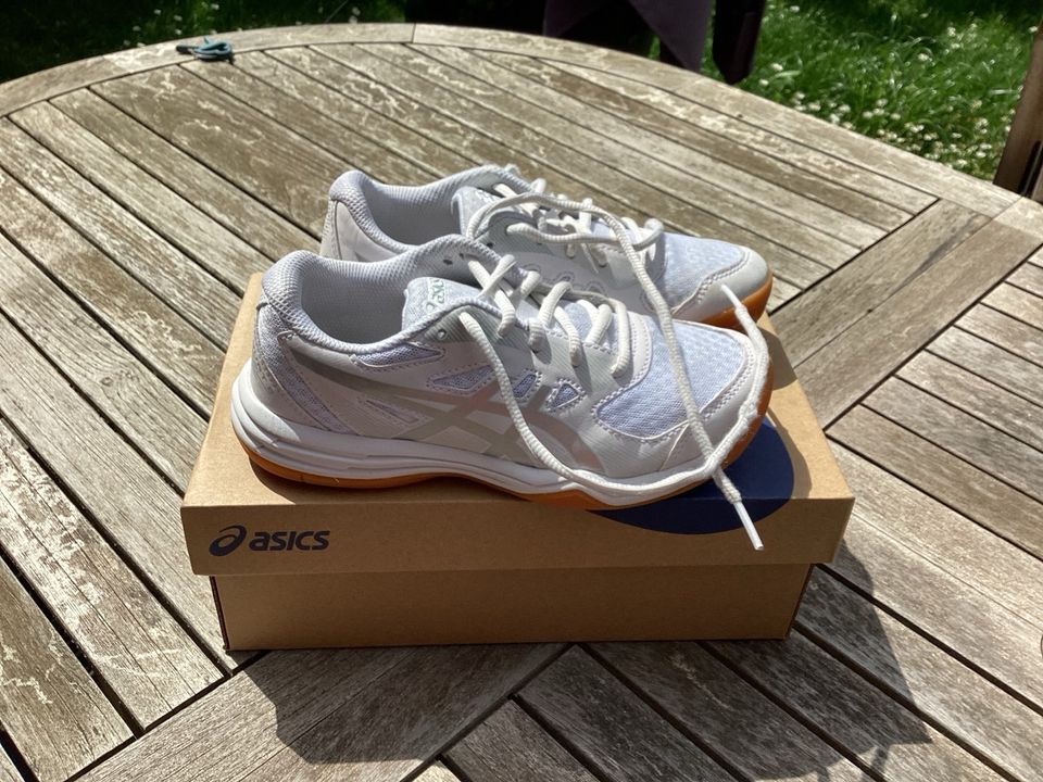 Asics Hallenschuhe UPCOURT 5 GS weiß 35 in Schifferstadt