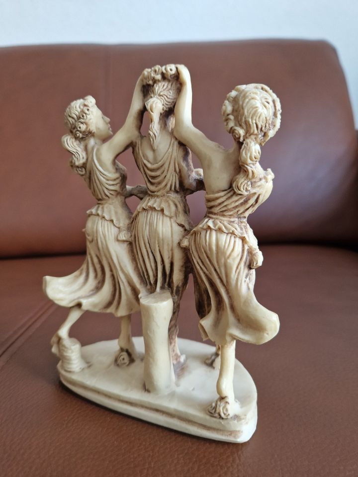 Schöne Italienische Alabaster Skulptur: "Die drei Grazien" H16 cm in Paderborn