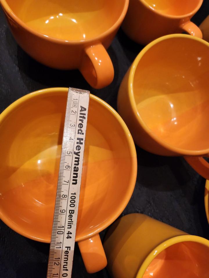 Geschirr Kombiservice Kaffee und Essgeschirr orange 53 Teile in Schönefeld