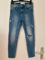 Stradivarius Skinny high waist ripped Jeans Hose Röhrenhose Hype Frankfurt am Main - Nordend Vorschau