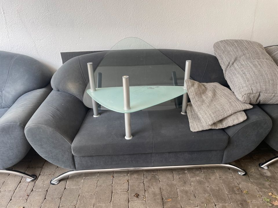 Sofa Garnitur + Glastisch in Schotten