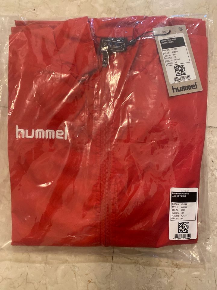 NEU Hummel Kinder Regenjacke rot 152 Trainingsjacke Fußball in Bonn