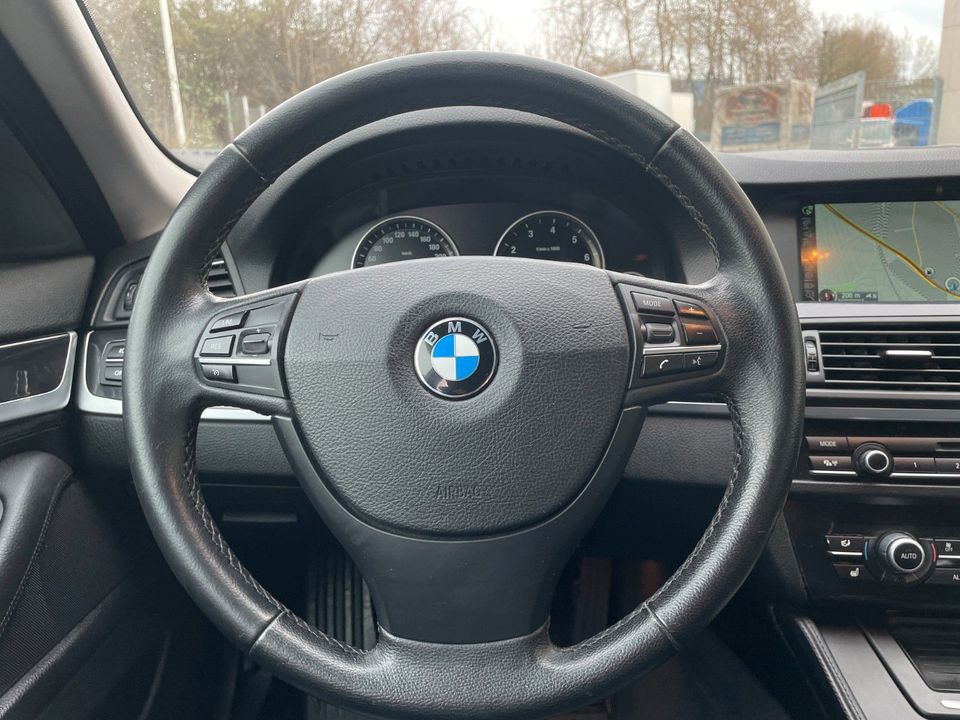 BMW 520i Touring *Xenon/Navi Prof./Kamera/AHK in Hannover