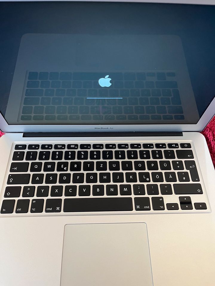 Apple MacBook Air 2017 mit Laptop Tasche in Mestlin