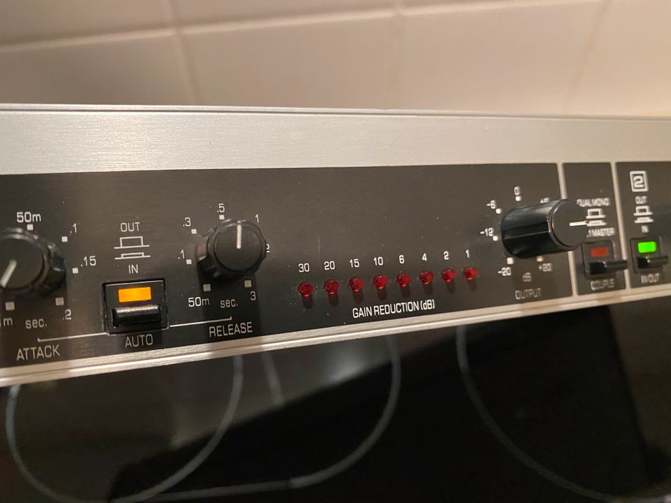 Behringer Autocom MDX1000 Compressor / Limiter in Hamburg