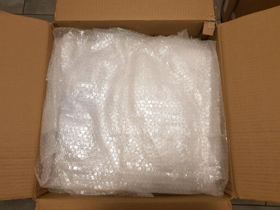 Verpackungsmaterial Karton Noppenfolie Luftpolsterfolie Versand in Dasing