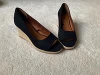 Damenschuhe H&M Gr. 37 praktisch NEU schwarz Düsseldorf - Bilk Vorschau