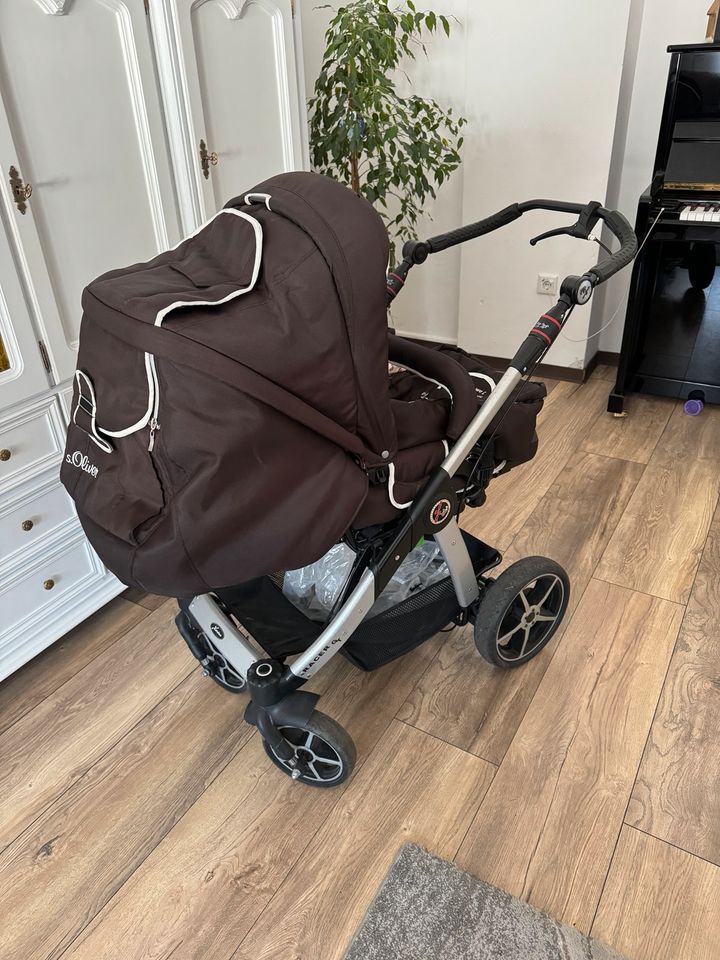 Hochwertiger Hartan Kinderwagen mit Zubehör in Anröchte