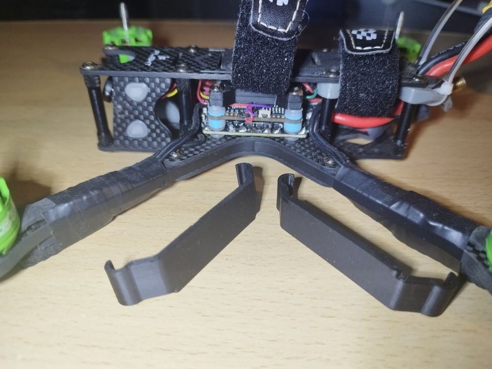 FPV-Drohne Analog FrSky XM+ Mamba Stack RunCam Swift 3 Eachine VT in Kassel