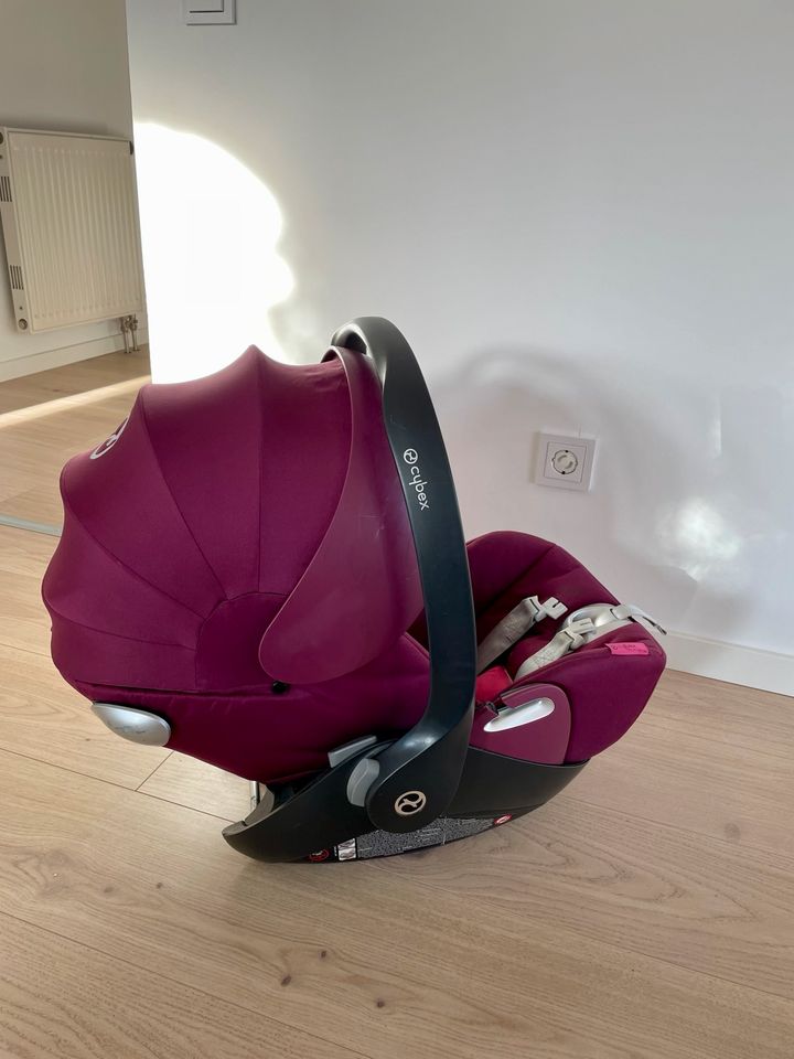 Babyschale Cybex Cloud Z + Isofix Station in Dresden